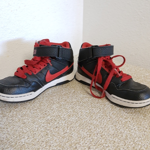 Nike SB Black And Red Sneakers